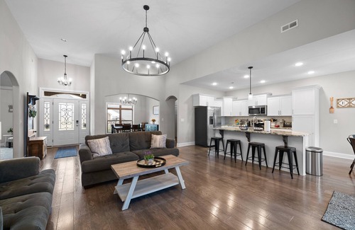 Clarksville House | The Clubhouse on Colston (2296 Colston Dr)