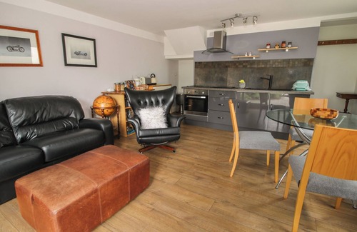 Newcastle-Under-Lyme Cottage | The Coach House