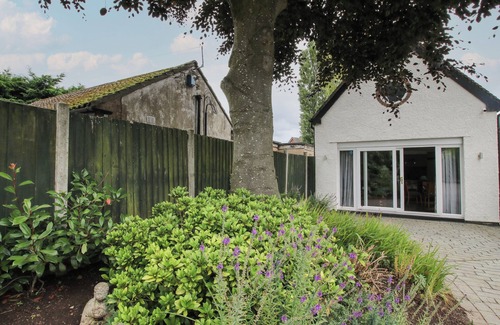 Newcastle-Under-Lyme Cottage | The Coach House