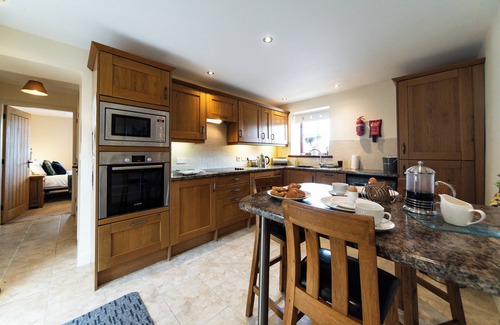 Newton Grange Cottage | The Coach House - access to High Peak Trail, Explore, Autumn Colour's & Scenery