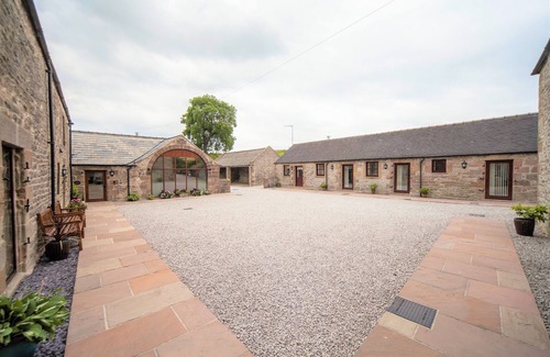 Newton Grange Cottage | The Coach House - access to High Peak Trail, Explore, Autumn Colour's & Scenery