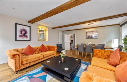 Brighton City Centre House | The Coach House - An exeptional 3 story house in the heart of the lanes with secure private parking