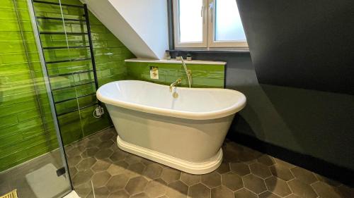 Brighton City Centre House | The Coach House - An exeptional 3 story house in the heart of the lanes with secure private parking