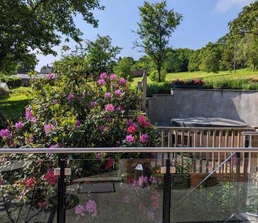 Llandenny Apartment | The Coach House Apartment at Cefn Tilla Court, Usk