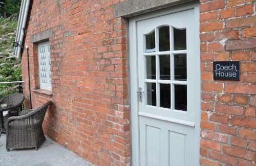 Llandenny Apartment | The Coach House Apartment at Cefn Tilla Court, Usk