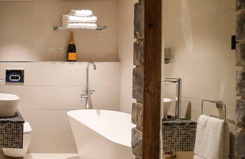 Gileston Apartment | The Coach House At Gileston Manor Coastal Retreat