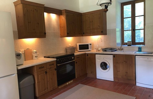 Saint-Mathieu House | The Coach House-3 Bed-2 Bath-Garden-PetsOK-FreeP