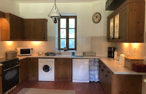 Saint-Mathieu House | The Coach House-3 Bed-2 Bath-Garden-PetsOK-FreeP