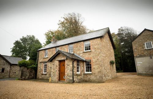 Crynant House | The Coach House