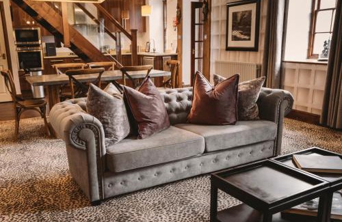 Crynant House | The Coach House