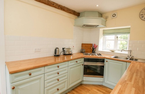 Knowbury Cottage | THE COACH HOUSE, pet friendly, character holiday cottage in Knowbury