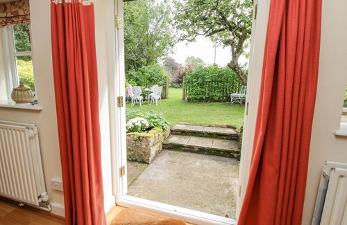 Knowbury Cottage | THE COACH HOUSE, pet friendly, character holiday cottage in Knowbury
