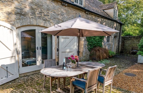 Cold Aston Cottage | The Coach House - sleeps 4 guests in 2 bedrooms