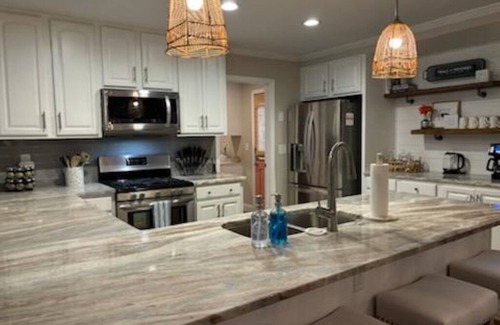 North Charleston House | The Coastal Haven/King Bed/WIFI/Near Shopping & Dining