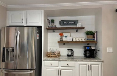 North Charleston House | The Coastal Haven/King Bed/WIFI/Near Shopping & Dining
