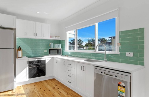 St. Georges Basin House | The Coastal House by Jervis Bay Breaks