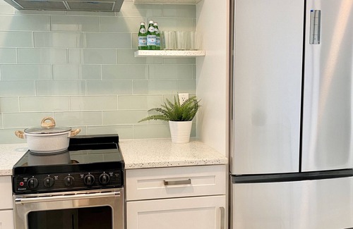 Englewood Cottage | The Coastal Oasis. 8 Mins from Englewood Beach!