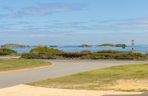 Shoalwater Apartment | The Coastal Retreat Two-unit Oasis