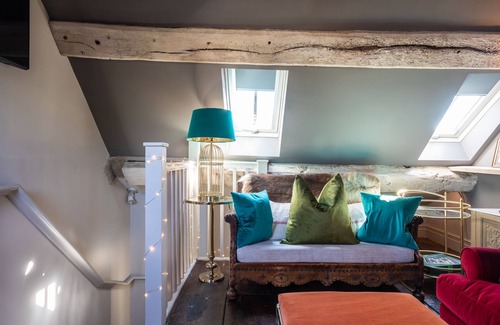 Nantwich Cottage | The Cocktail Lounge - sleeps 2 guests in 1 bedrooms