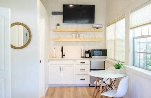 Jacksonville Beach Apartment | The Cocohut Studio 8 Blocks to the Beach and PIER