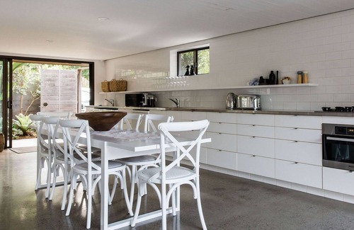 Sunshine Beach Villa | The Coconut Palm TWO - beach, cafes and pet friendly