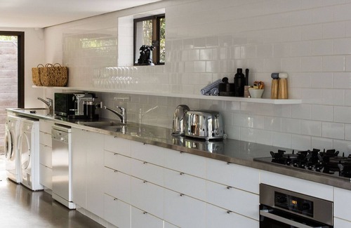 Sunshine Beach Villa | The Coconut Palm TWO - beach, cafes and pet friendly