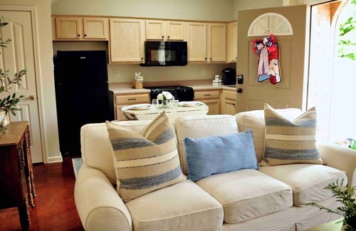 Oxford Condo | The Colonel’s Cottage, Discounted rate for LSU game day!