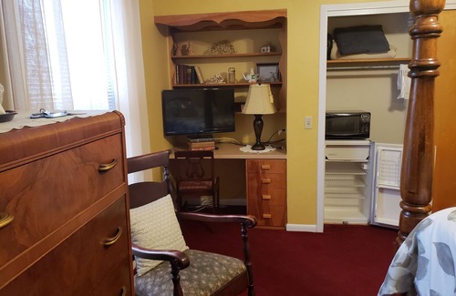 Grand Gorge Hotel | The Colonial Motel