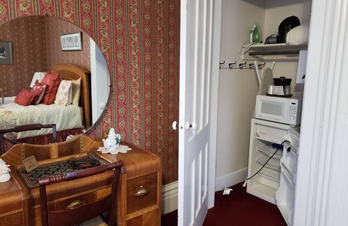 Grand Gorge Hotel | The Colonial Motel