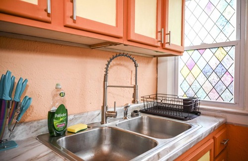 East Cleveland Apartment | The Colorful Retreat | Themed | Sleeps 8