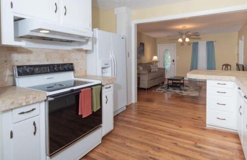 Columbus House | The Columbus Cottage Mins to Benning Downtown