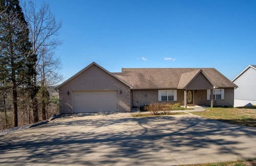 Sloans Valley House | The Colyer Retreat - Beautiful view, a movie theatre, and spacious