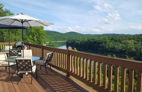 Sloans Valley House | The Colyer Retreat - Beautiful view, a movie theatre, and spacious