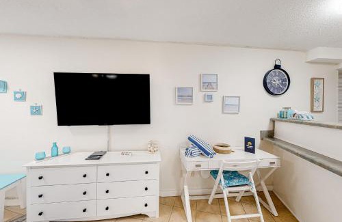 Lower Grand Lagoon Hotel | The Commodore #E3