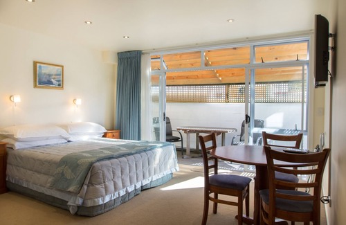 Russell Hotel | The Commodores Lodge