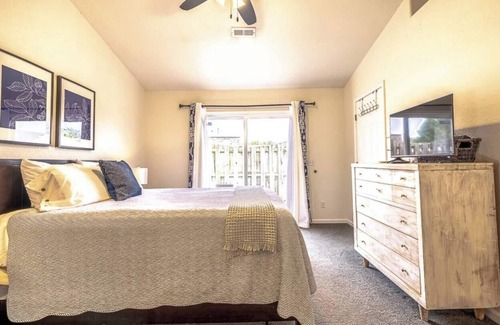 Reynolds Corners Condo | The Condo: 2 bed/2 bath attached garage, laundry & patios!
