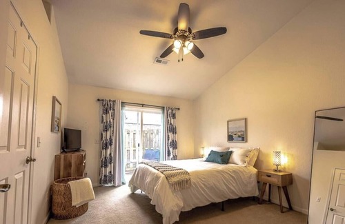 Reynolds Corners Condo | The Condo: 2 bed/2 bath attached garage, laundry & patios!