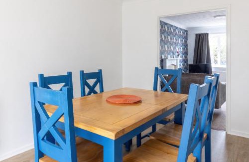 Witney House | The Conifers large detached home with off street parking