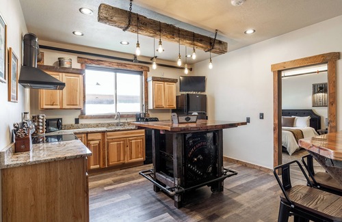 West Yellowstone Hotel | The Continental Divide 2 bedroom Suite