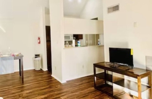 Greater Fondren Southwest Condo | The convenient clean modern Condo