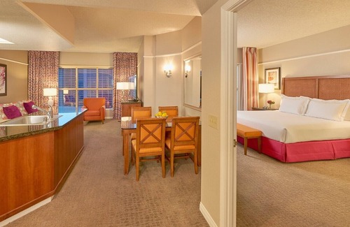 Las Vegas Resort | The Convention Reprieve, steps from the Strip & 8 minutes to convention centers