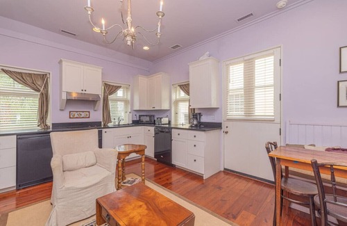 Downtown Charleston Apartment | The Cookhouse Charm~Historic Garden District Apt.