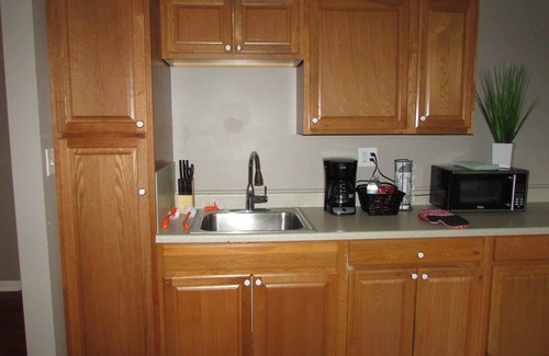 Near Eastside Apartment | The Cool and Spacious Metro Apt. w/free park & WiFi in Indianapolis