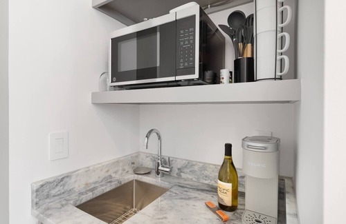 Westside Apartment | The Cooper Suite at 697 King