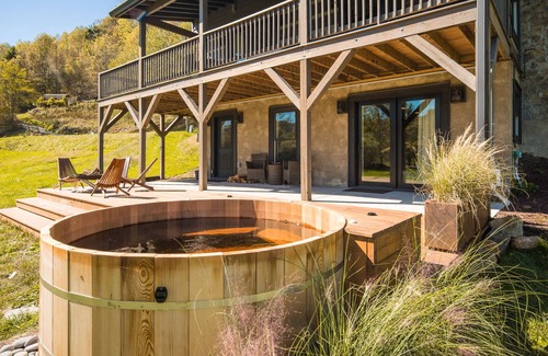 Vilas House | The Copper Cabin: Creek-side Mountain Luxury