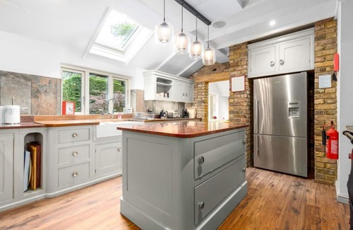 Reading House | The Copse - Hot tub, Cinema room