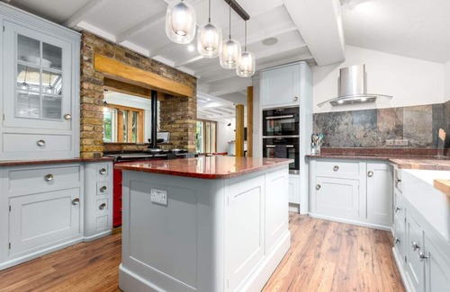 Reading House | The Copse - Hot tub, Cinema room