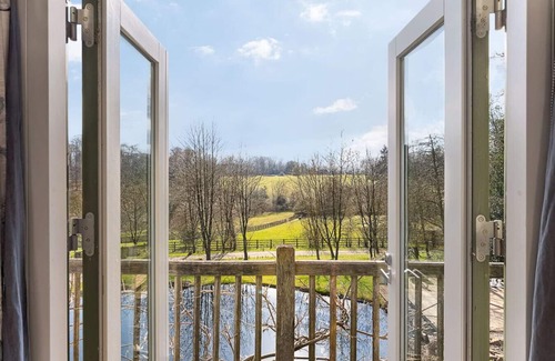 Reading House | The Copse - Hot tub, Cinema room
