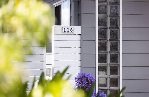 Mollymook Beach House | The Corner Cottage