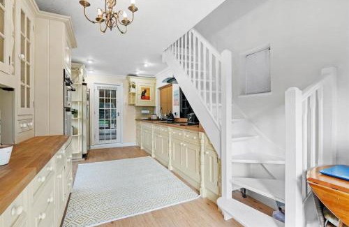 Evesham Apartment | The Corner House, 36, Broadway Road,